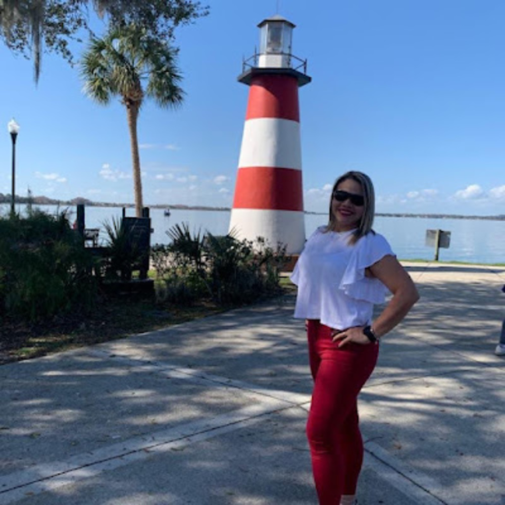Meet your Posher, Leticia